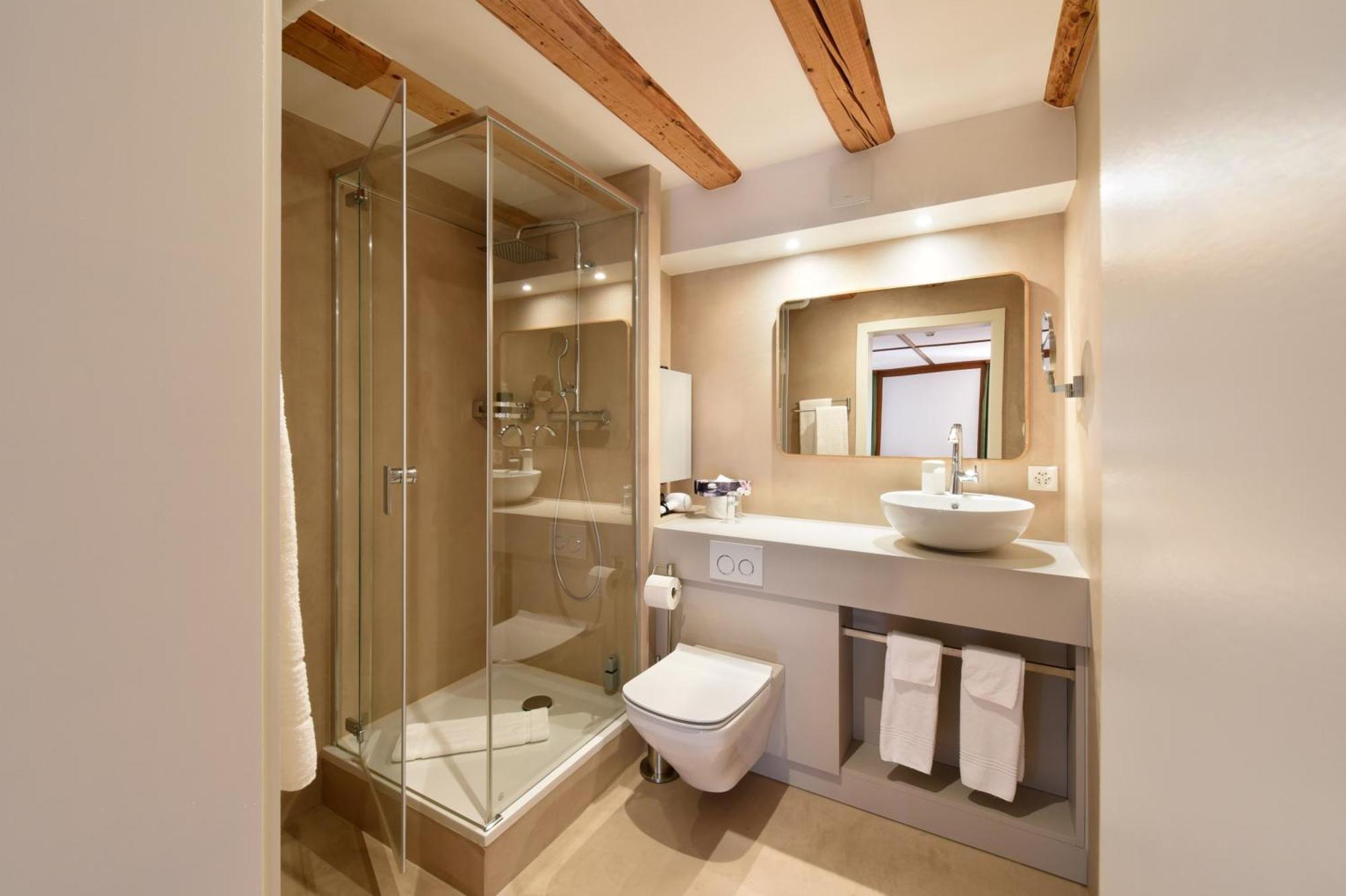 Hotel De L'Aigle Couvet Стая снимка