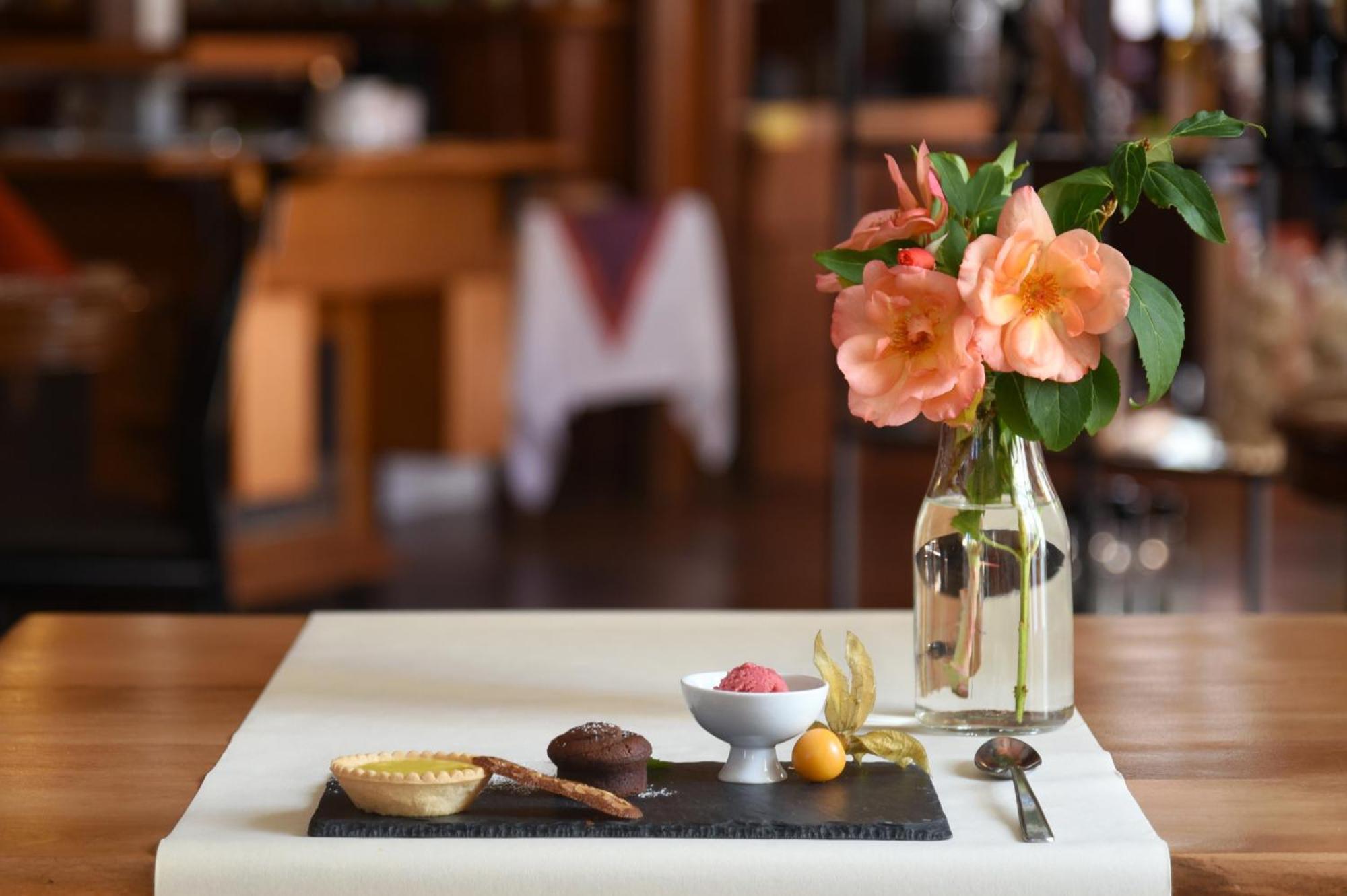 Hotel De L'Aigle Couvet Екстериор снимка