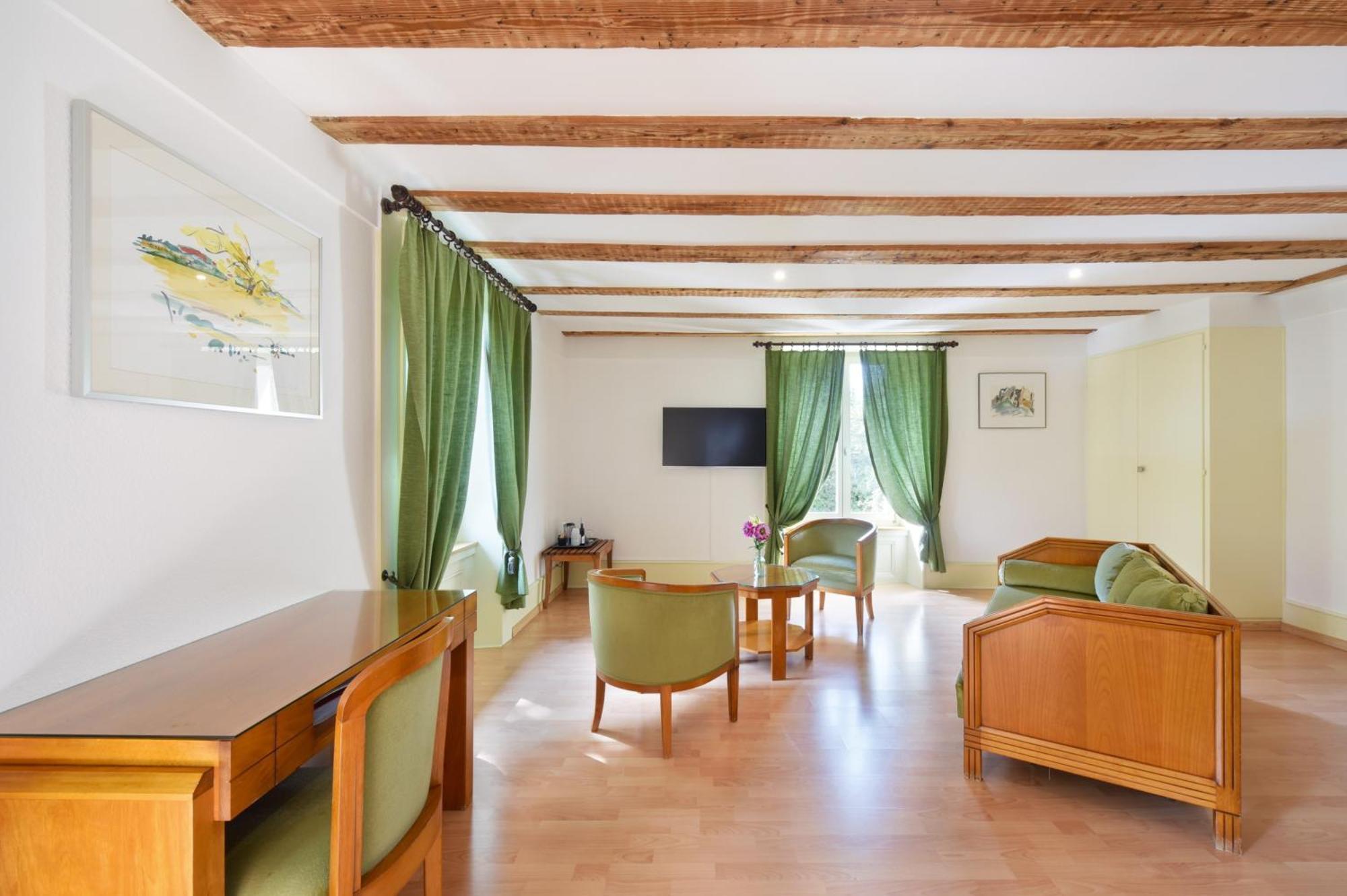 Hotel De L'Aigle Couvet Стая снимка