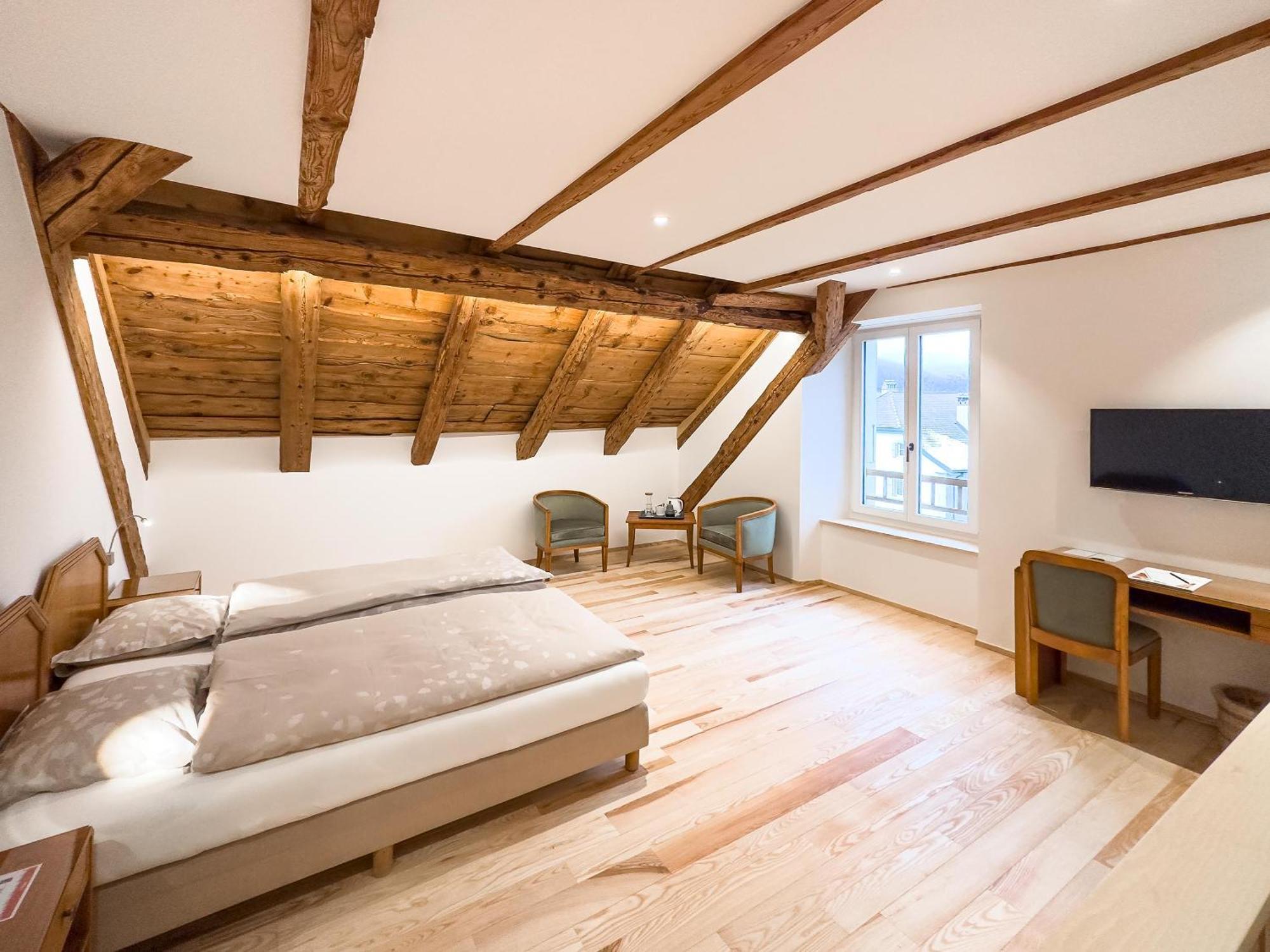 Hotel De L'Aigle Couvet Стая снимка