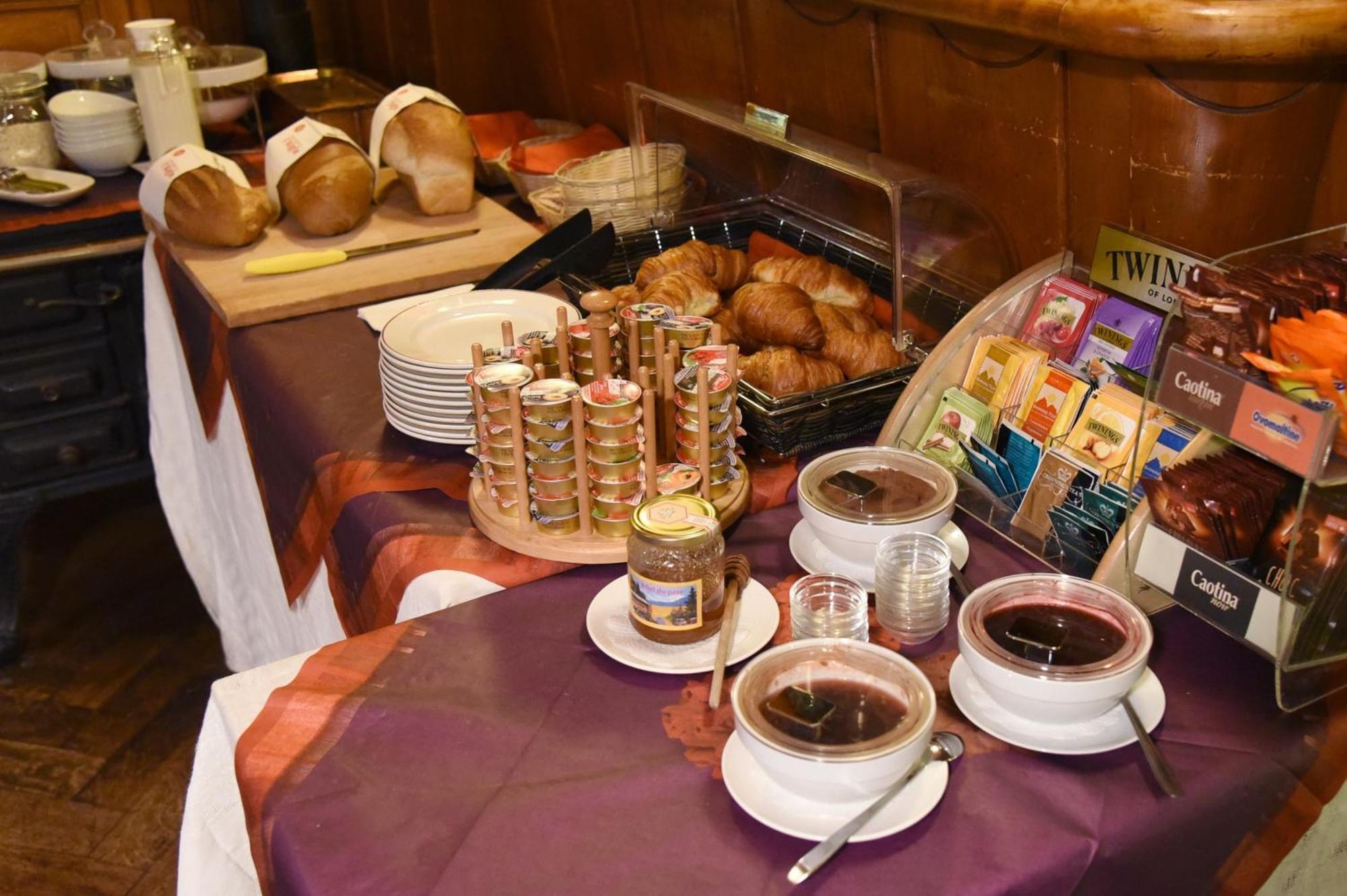 Hotel De L'Aigle Couvet Екстериор снимка