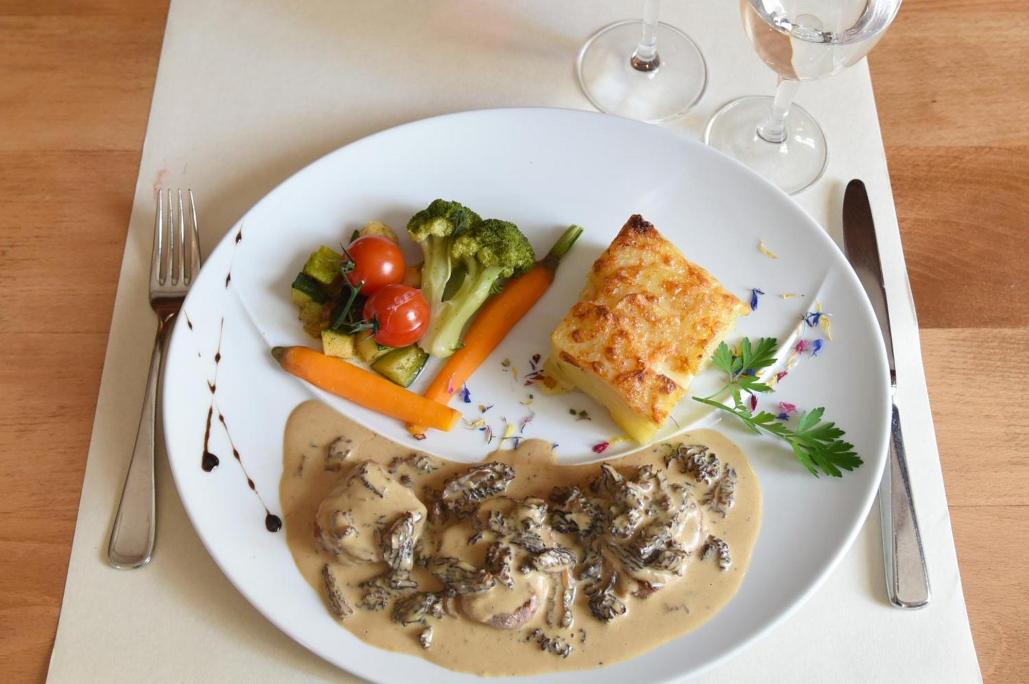 Hotel De L'Aigle Couvet Екстериор снимка