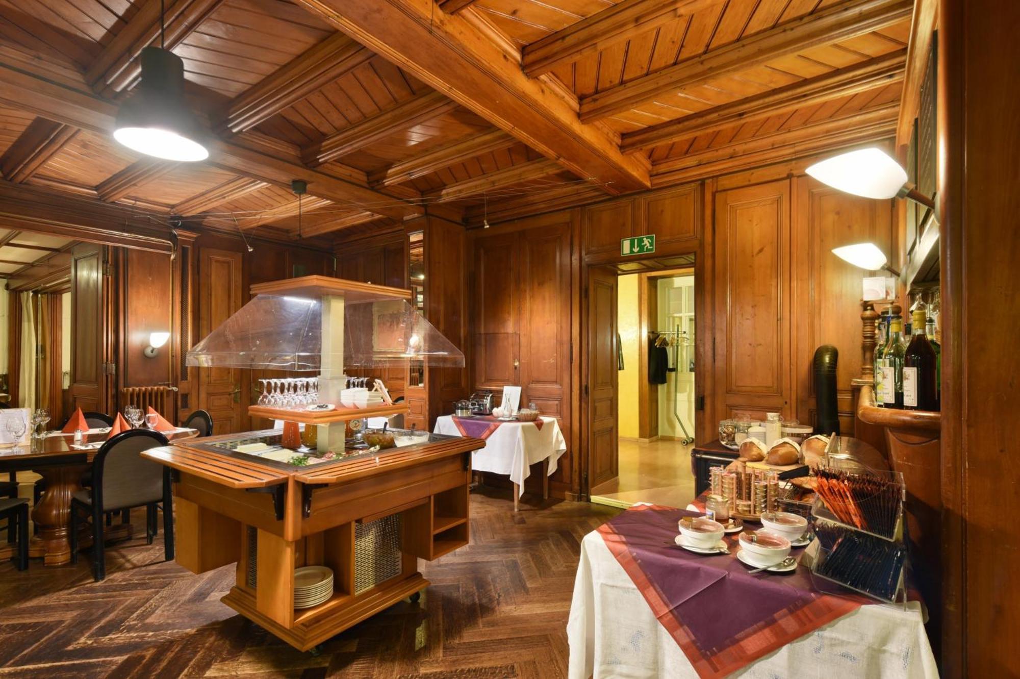 Hotel De L'Aigle Couvet Екстериор снимка