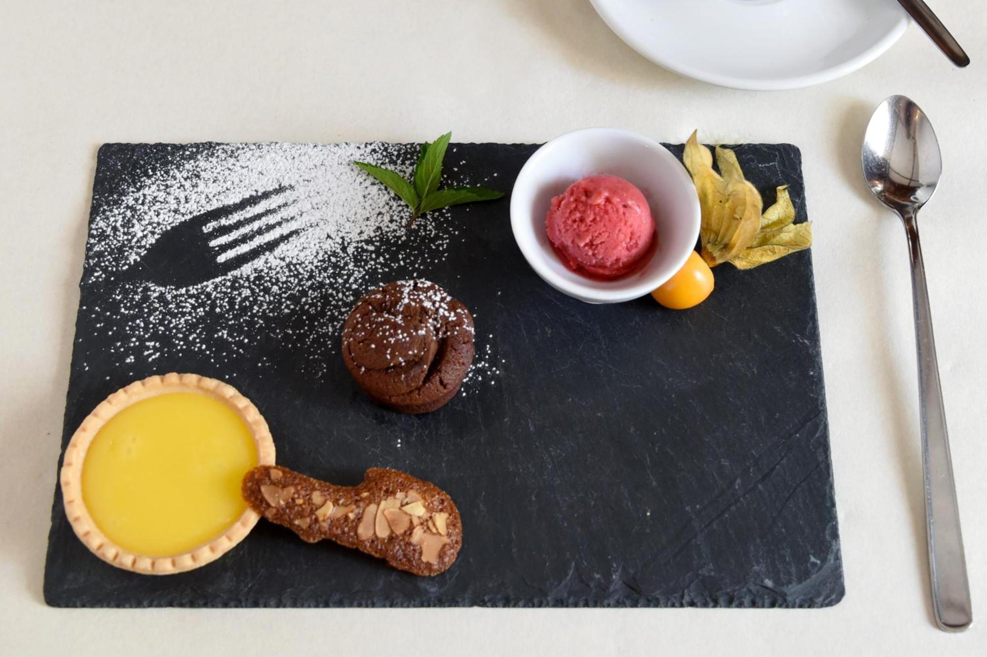 Hotel De L'Aigle Couvet Екстериор снимка