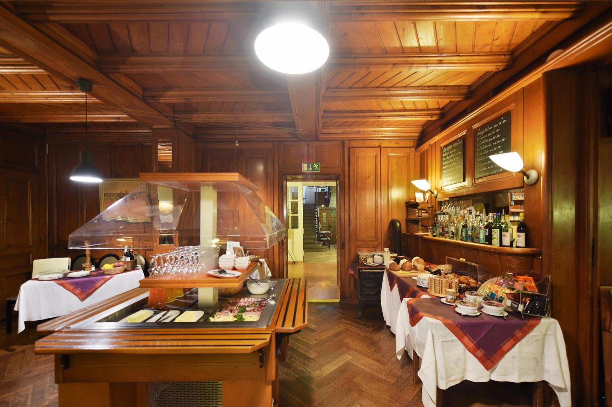 Hotel De L'Aigle Couvet Екстериор снимка