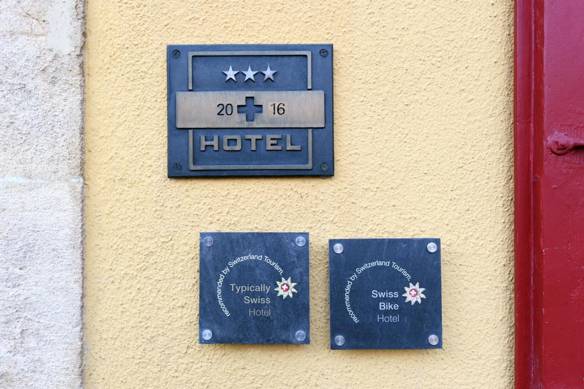 Hotel De L'Aigle Couvet Екстериор снимка
